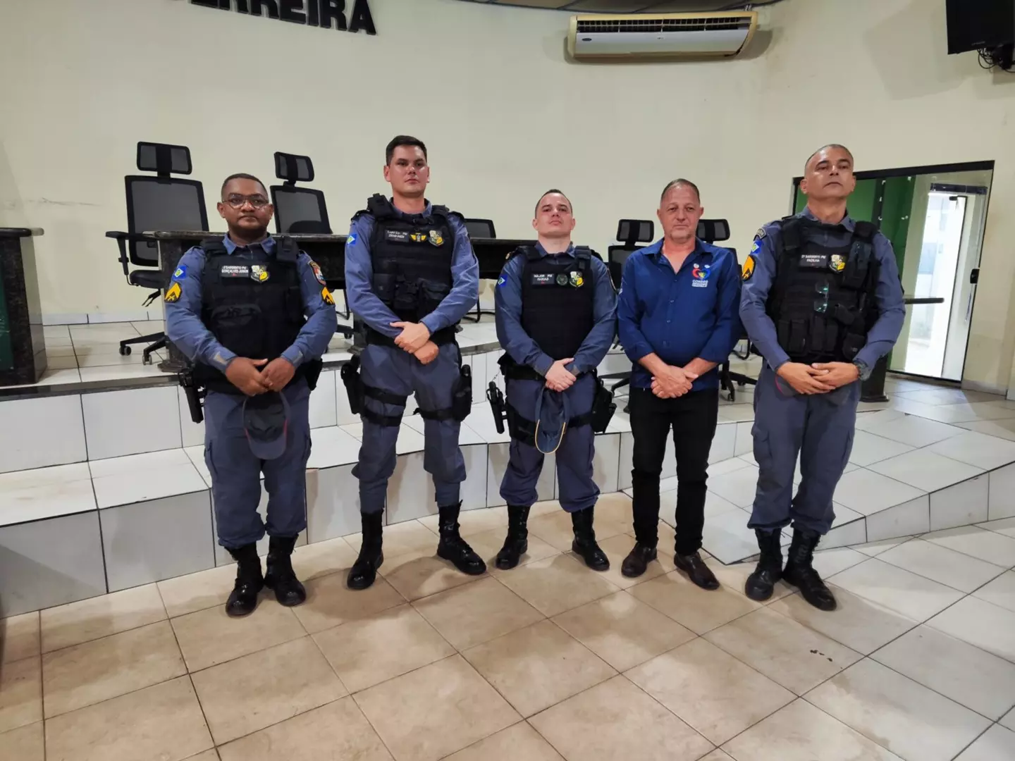 Motoqueiro enlouquecido - dando pau na moto xinga policiais e bate até na enfermeira da UPA - foto ilustrativa